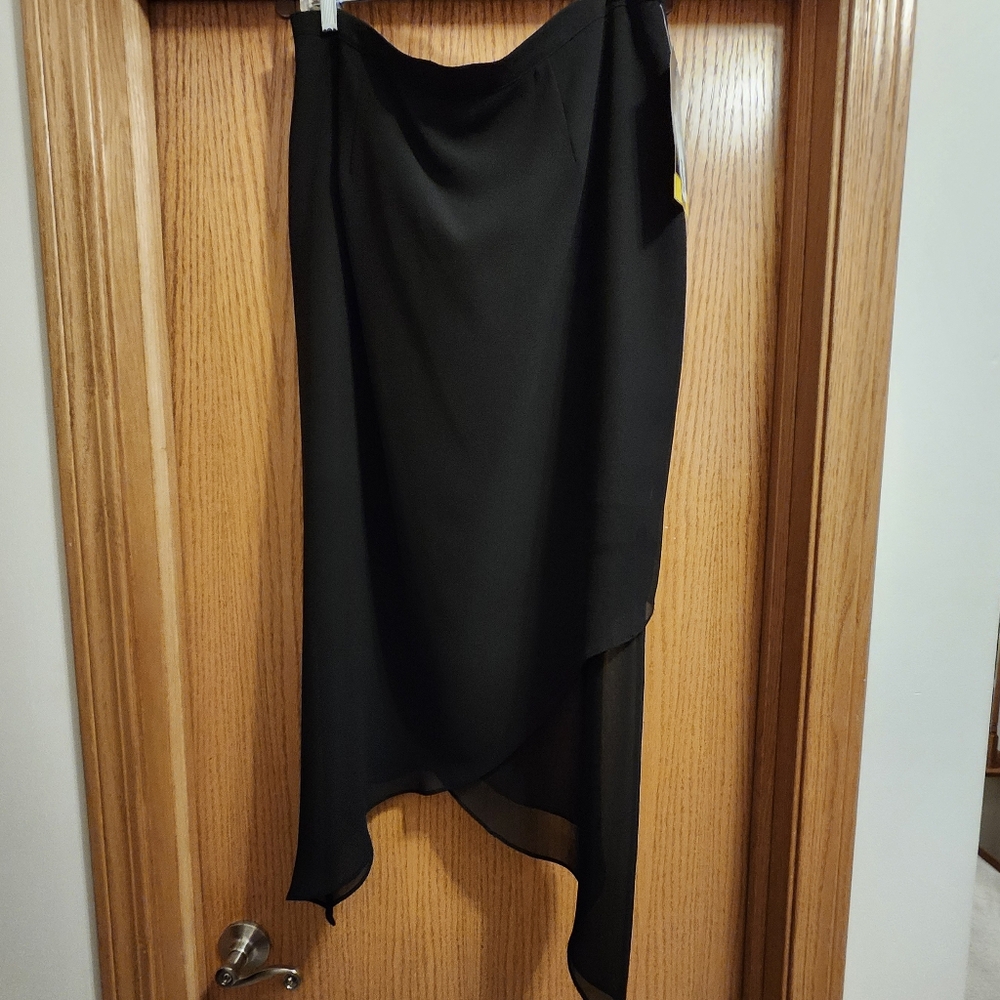 NWT Cartise International Black Chiffon Handkerchief Hemline Skirt Black Size 16